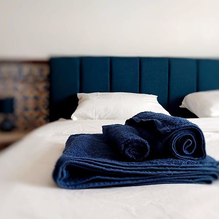 Rooms 10 Mins Walk From Train Station! Agualva-Cacem Экстерьер фото