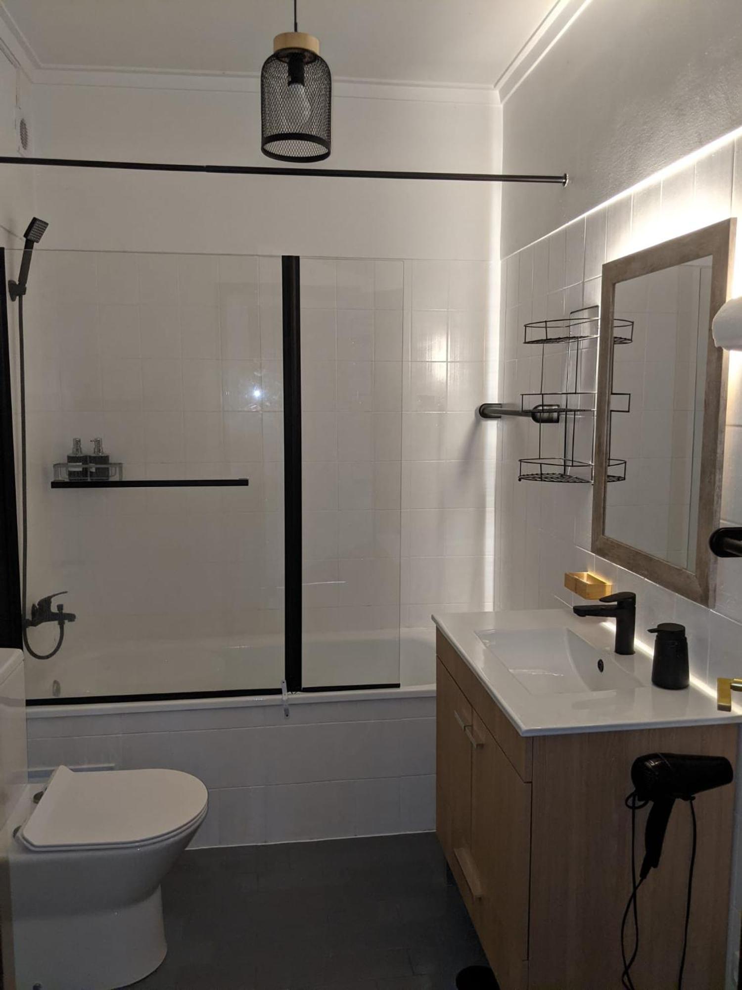 Rooms 10 Mins Walk From Train Station! Agualva-Cacem Экстерьер фото