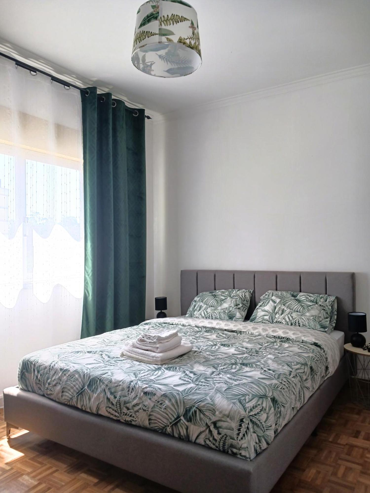 Rooms 10 Mins Walk From Train Station! Agualva-Cacem Экстерьер фото
