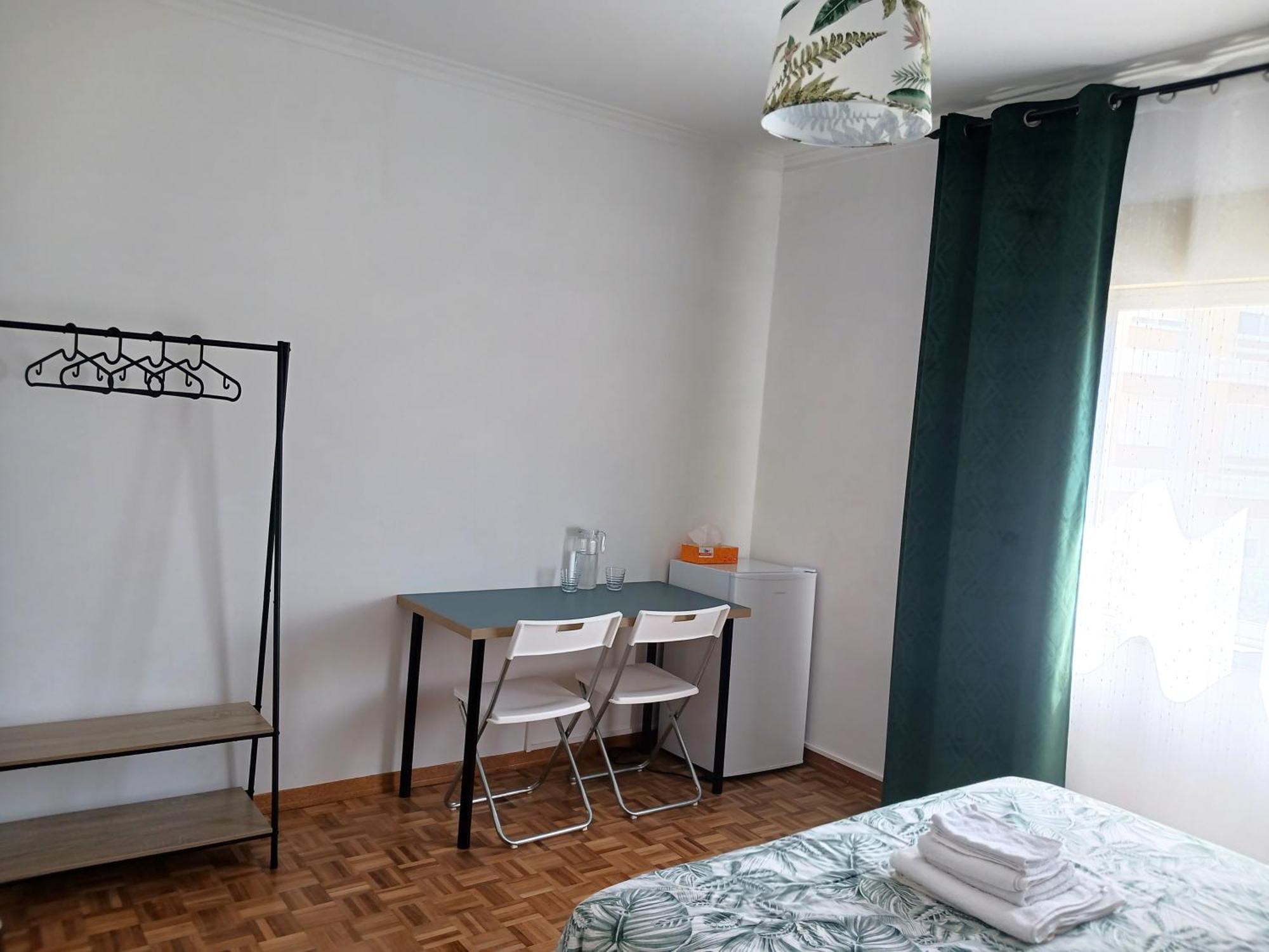 Rooms 10 Mins Walk From Train Station! Agualva-Cacem Экстерьер фото