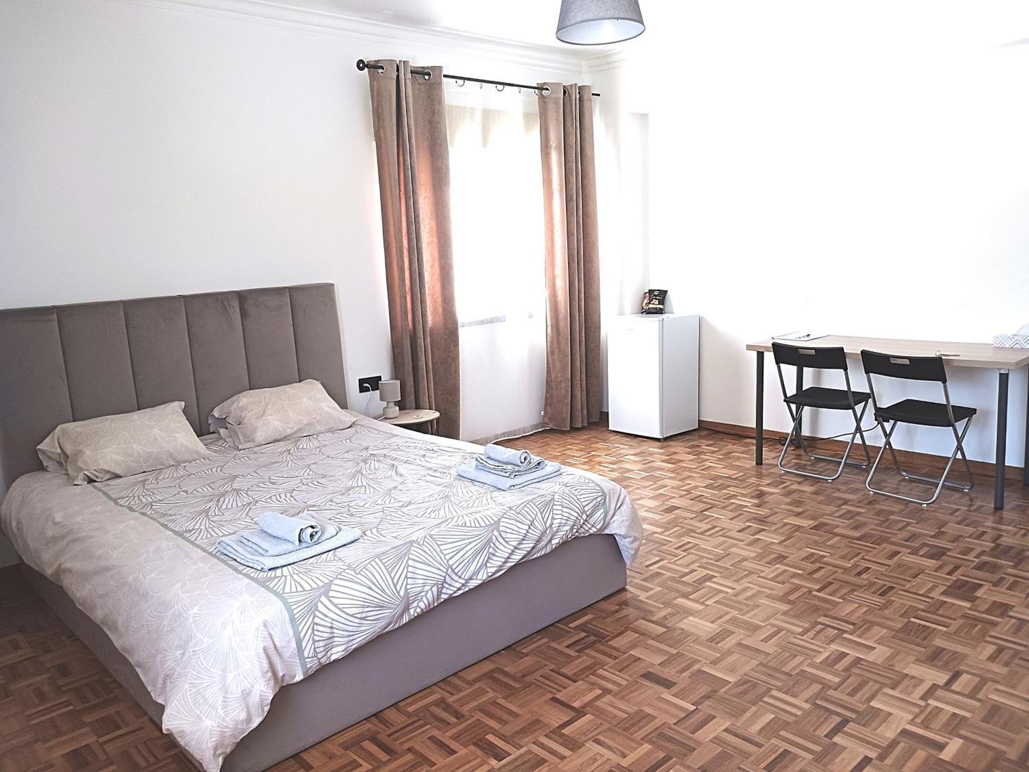 Rooms 10 Mins Walk From Train Station! Agualva-Cacem Экстерьер фото