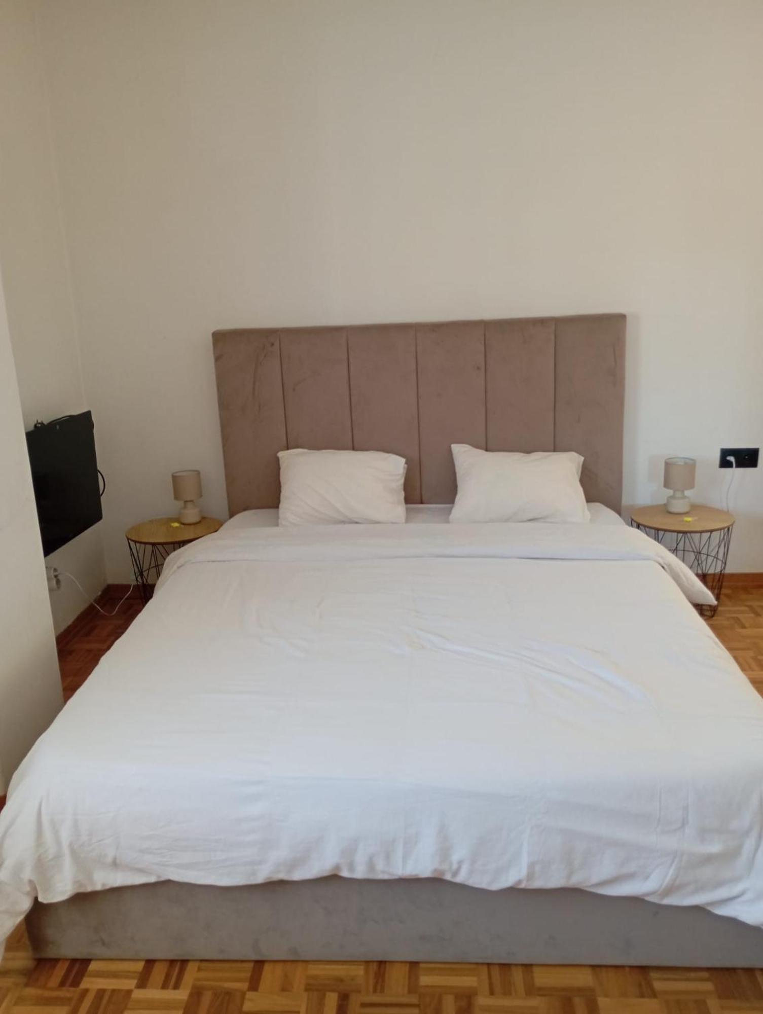 Rooms 10 Mins Walk From Train Station! Agualva-Cacem Экстерьер фото