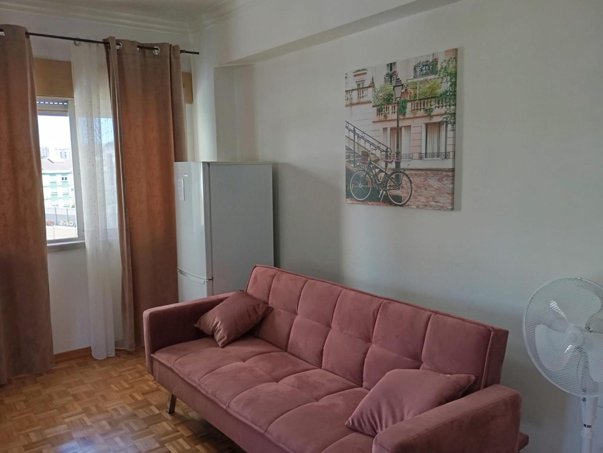 Rooms 10 Mins Walk From Train Station! Agualva-Cacem Экстерьер фото