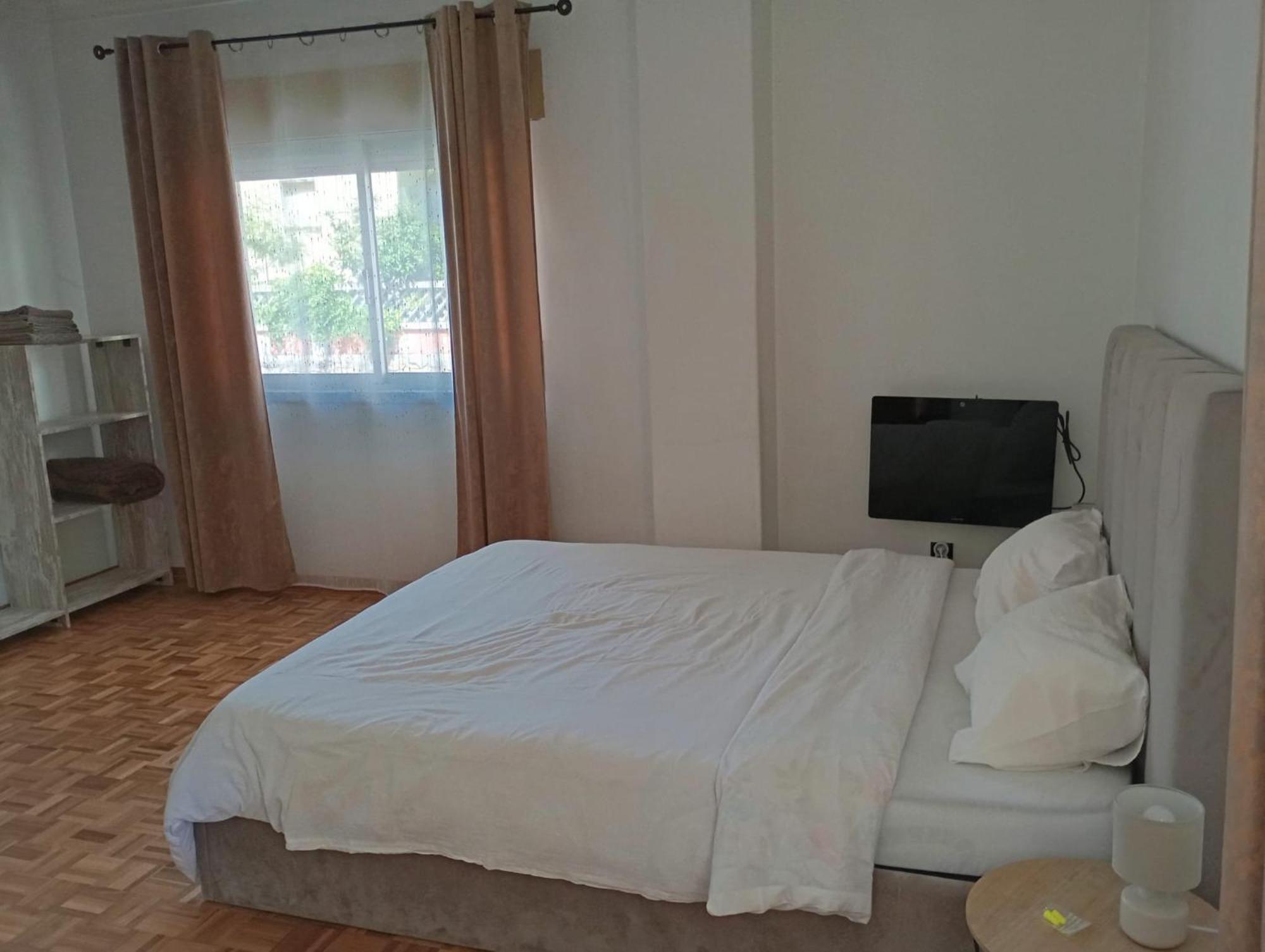 Rooms 10 Mins Walk From Train Station! Agualva-Cacem Экстерьер фото